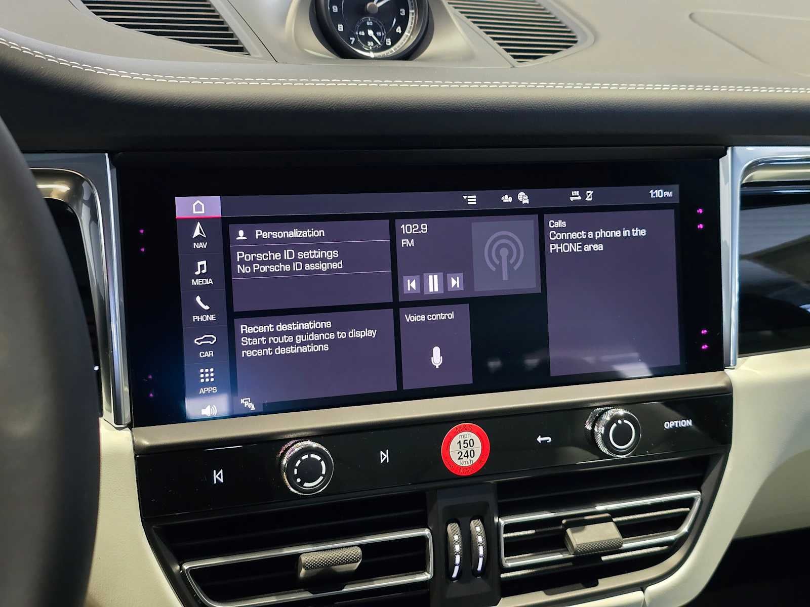 2026 Porsche Macan Base