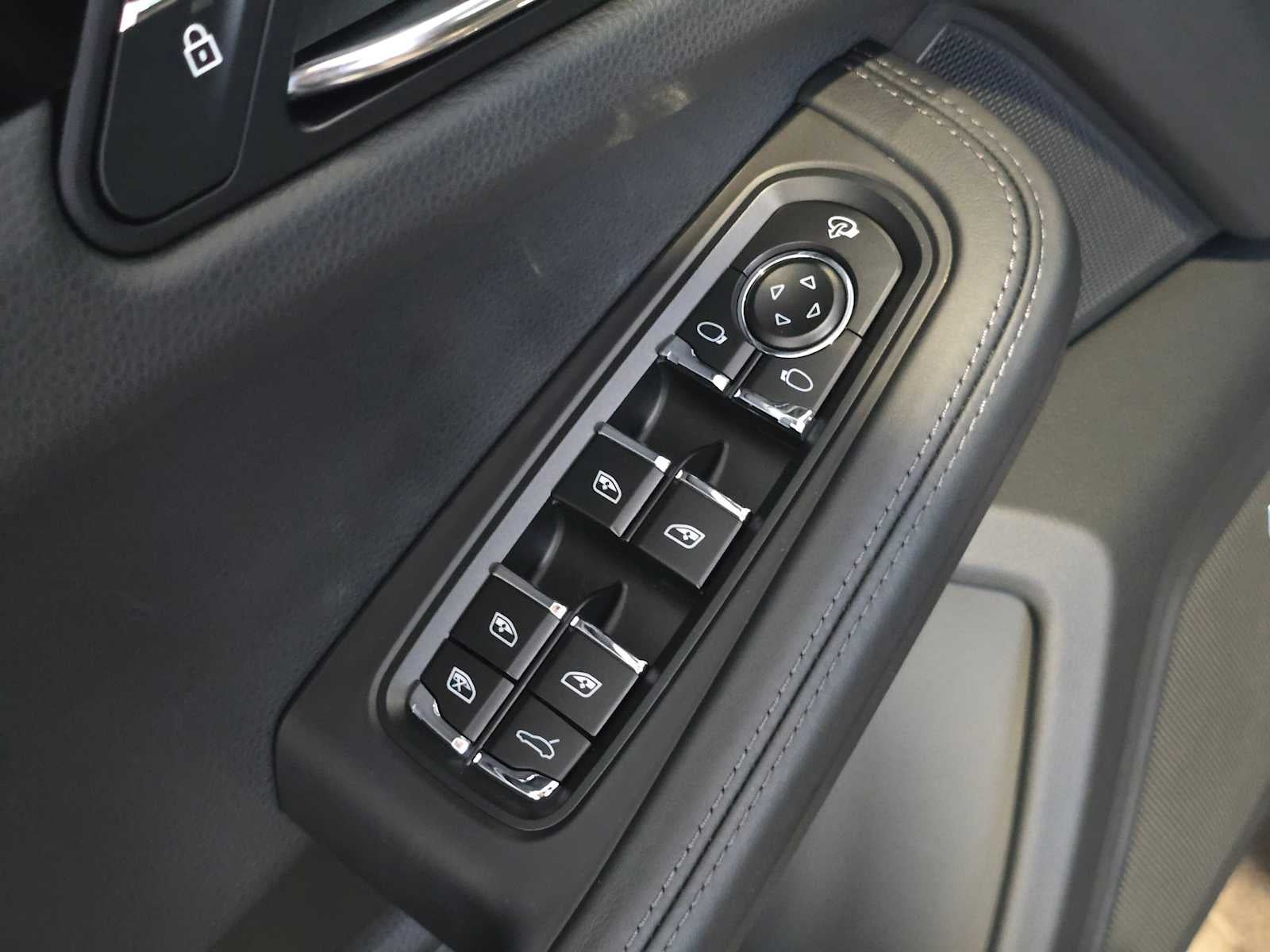2025 Porsche Macan Macan T