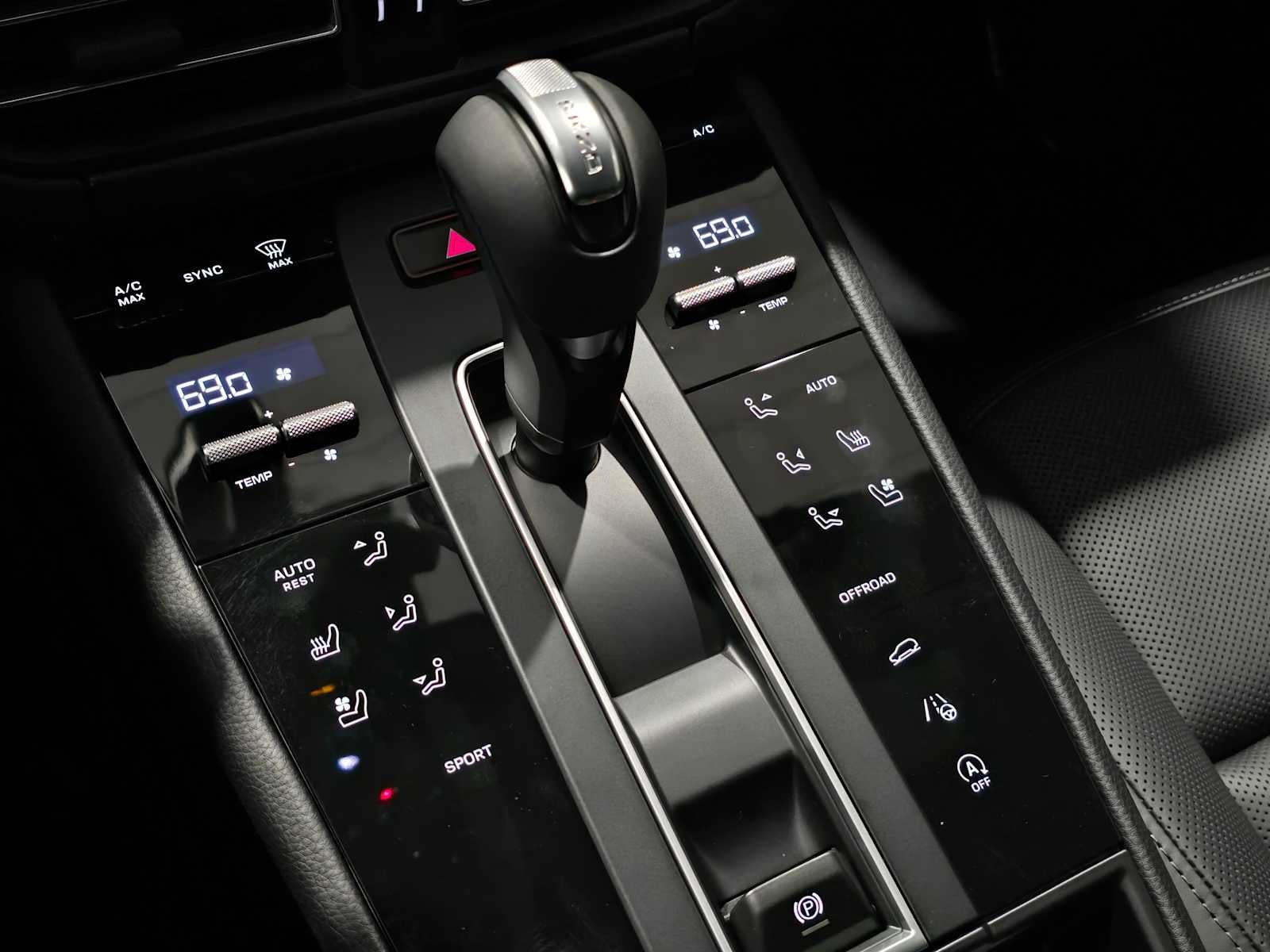 2026 Porsche Macan Base