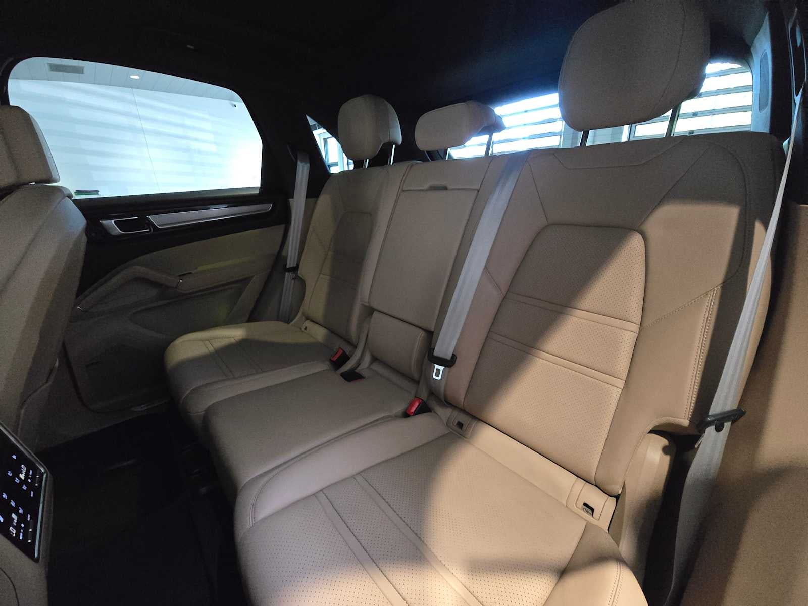 2022 Porsche Cayenne Platinum Edition