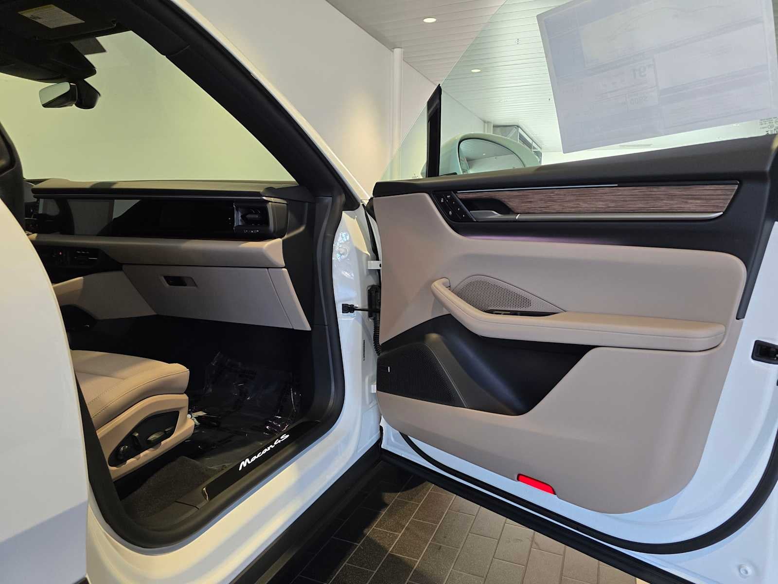 2025 Porsche Macan Electric 4S