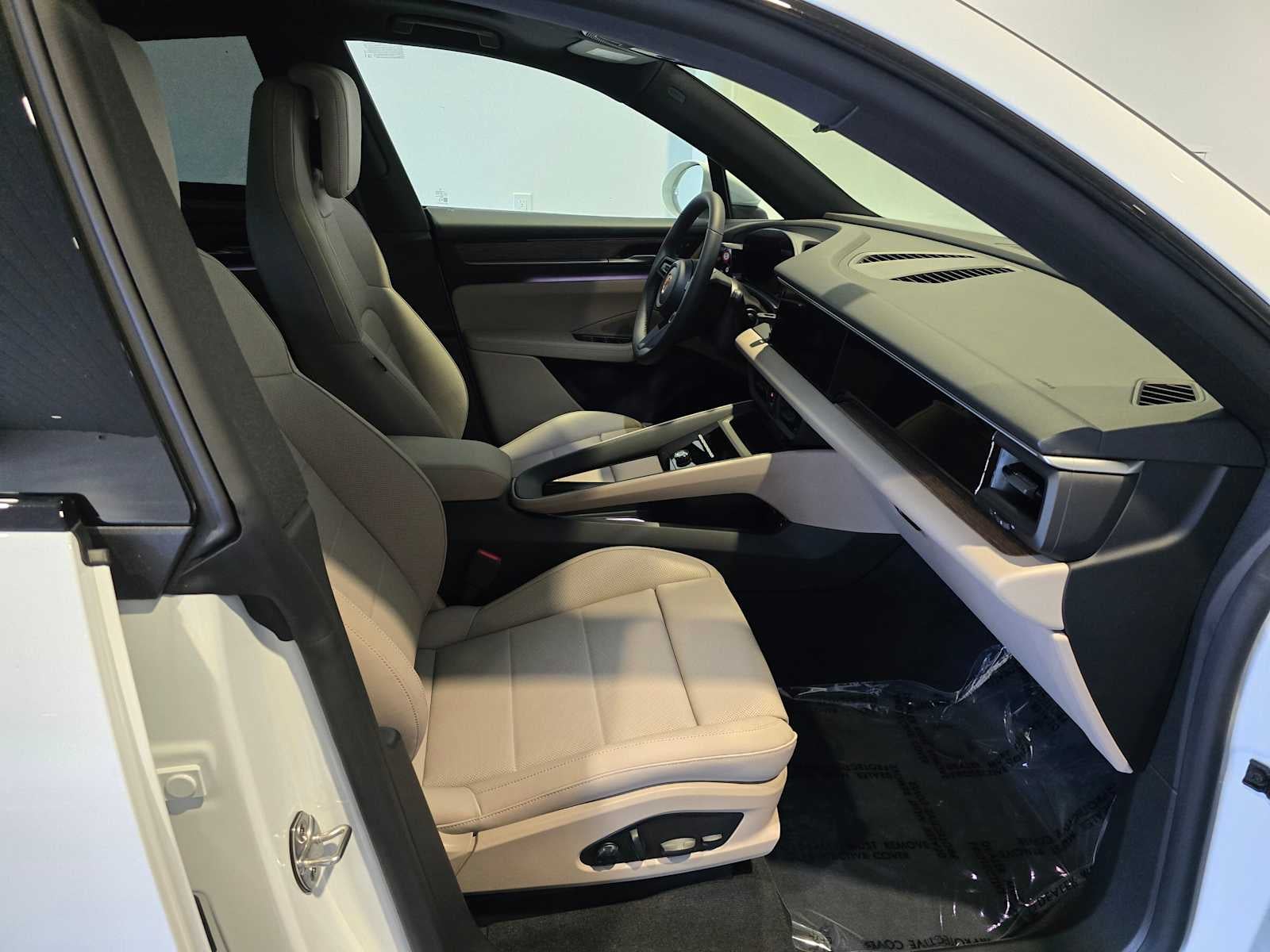 2025 Porsche Macan Electric 4S