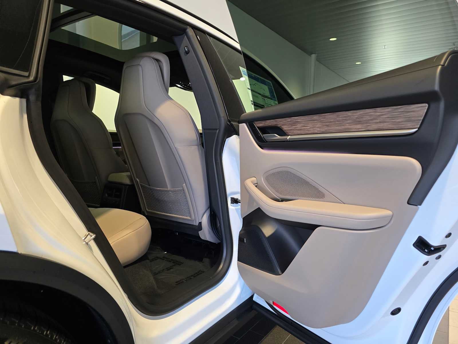 2025 Porsche Macan Electric 4S