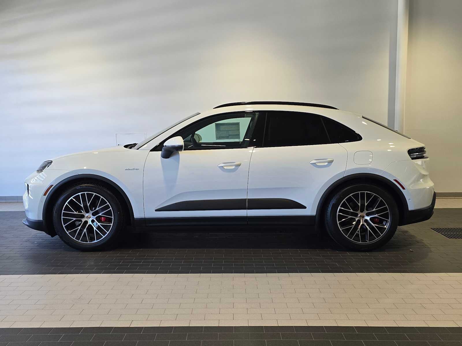 2025 Porsche Macan Electric 4S