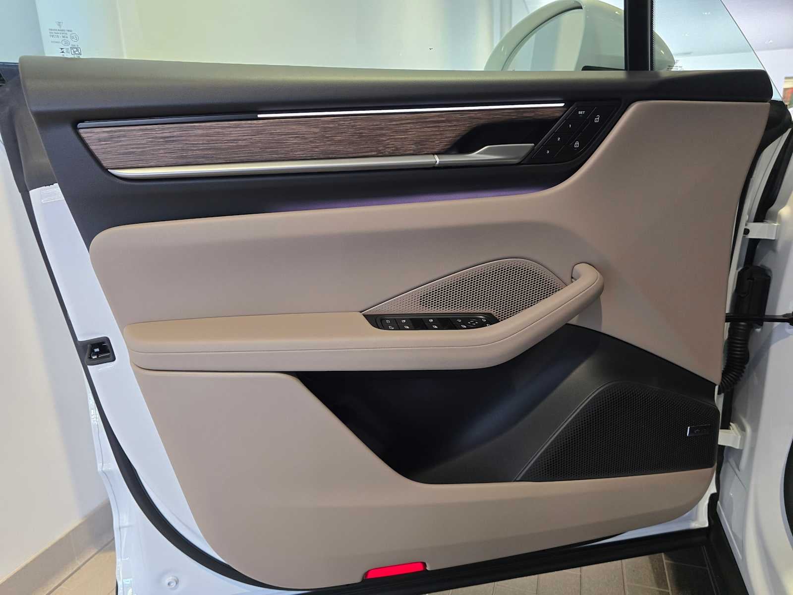 2025 Porsche Macan Electric 4S