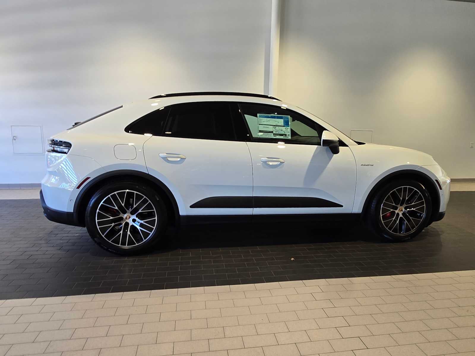 2025 Porsche Macan Electric 4S