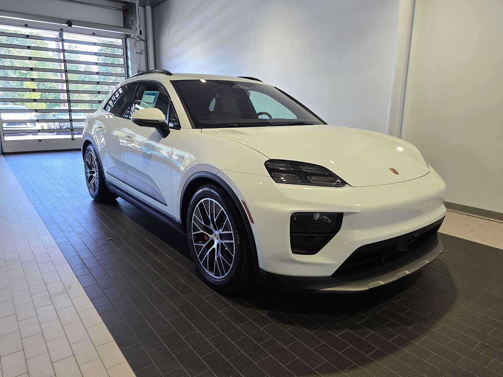2025 Porsche Macan Electric 4S