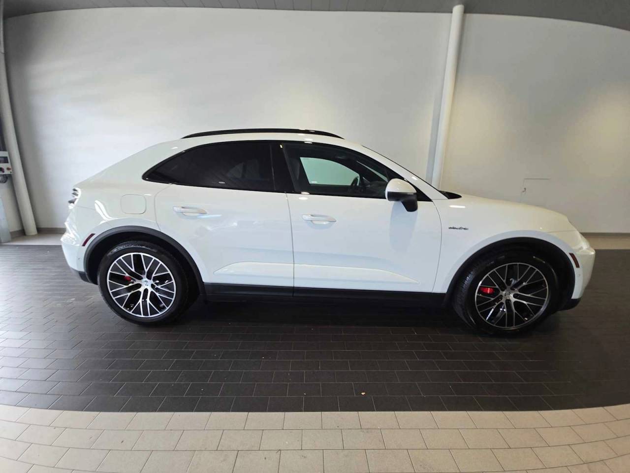 2025 Porsche Macan Electric 4S