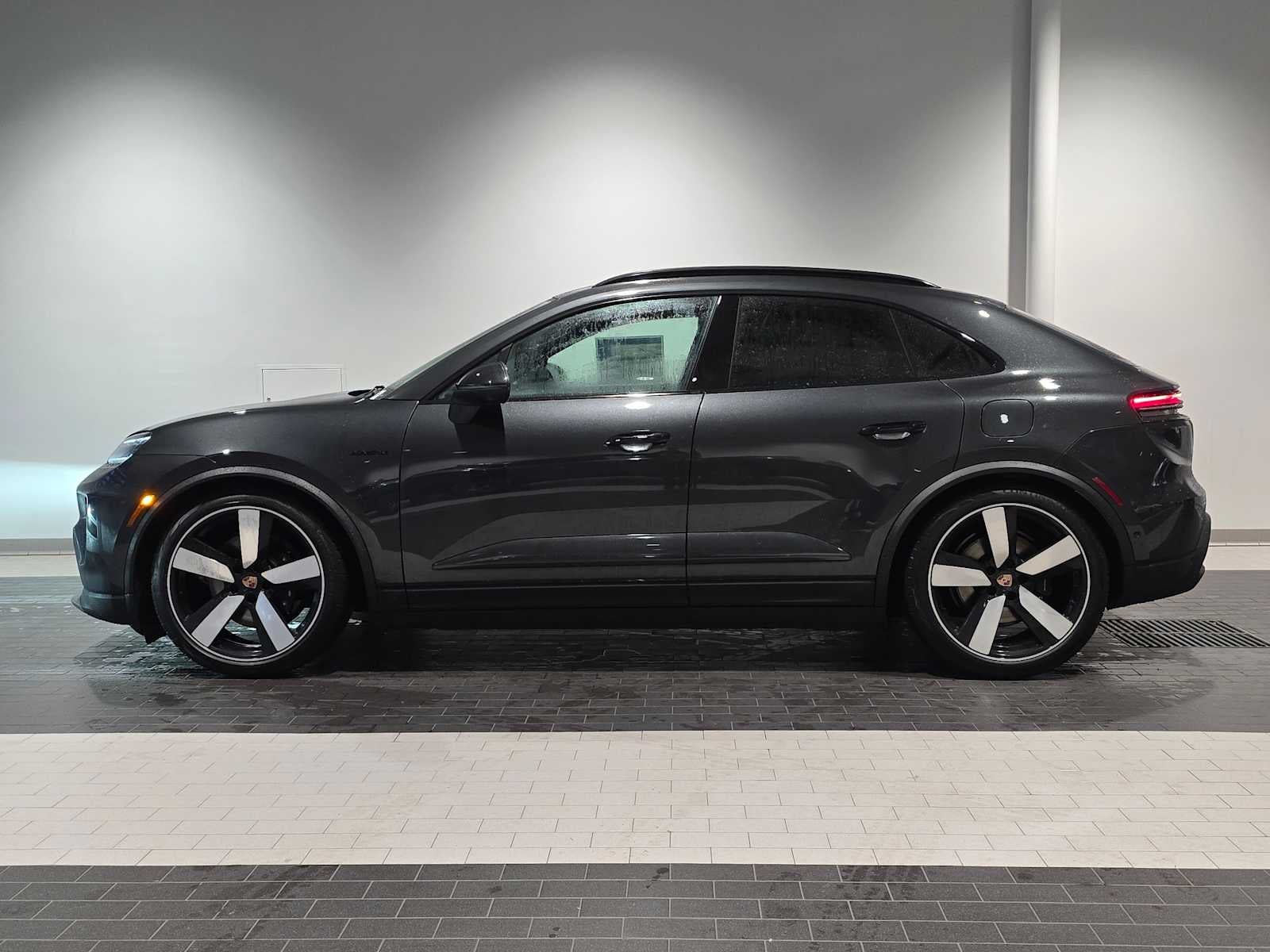 2025 Porsche Macan Electric 4S