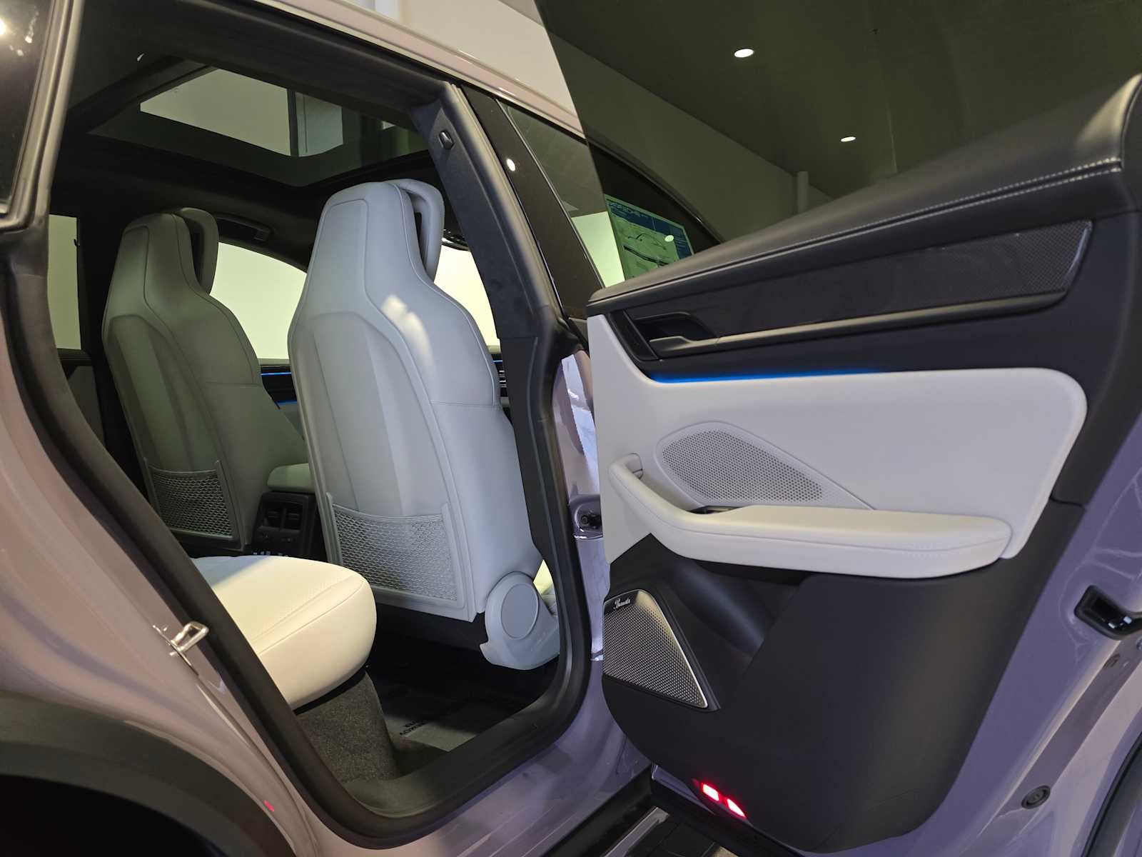 2025 Porsche Macan Electric Turbo