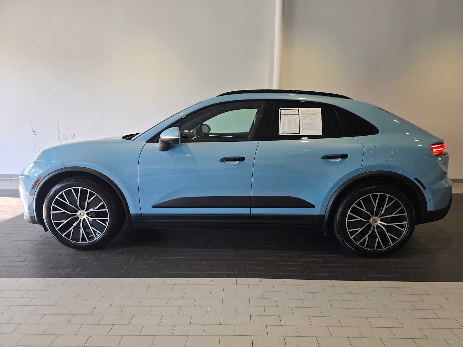 Used 2025 Porsche Macan Base with VIN WP1AD2XA9SL076428 for sale in Lynnwood, WA