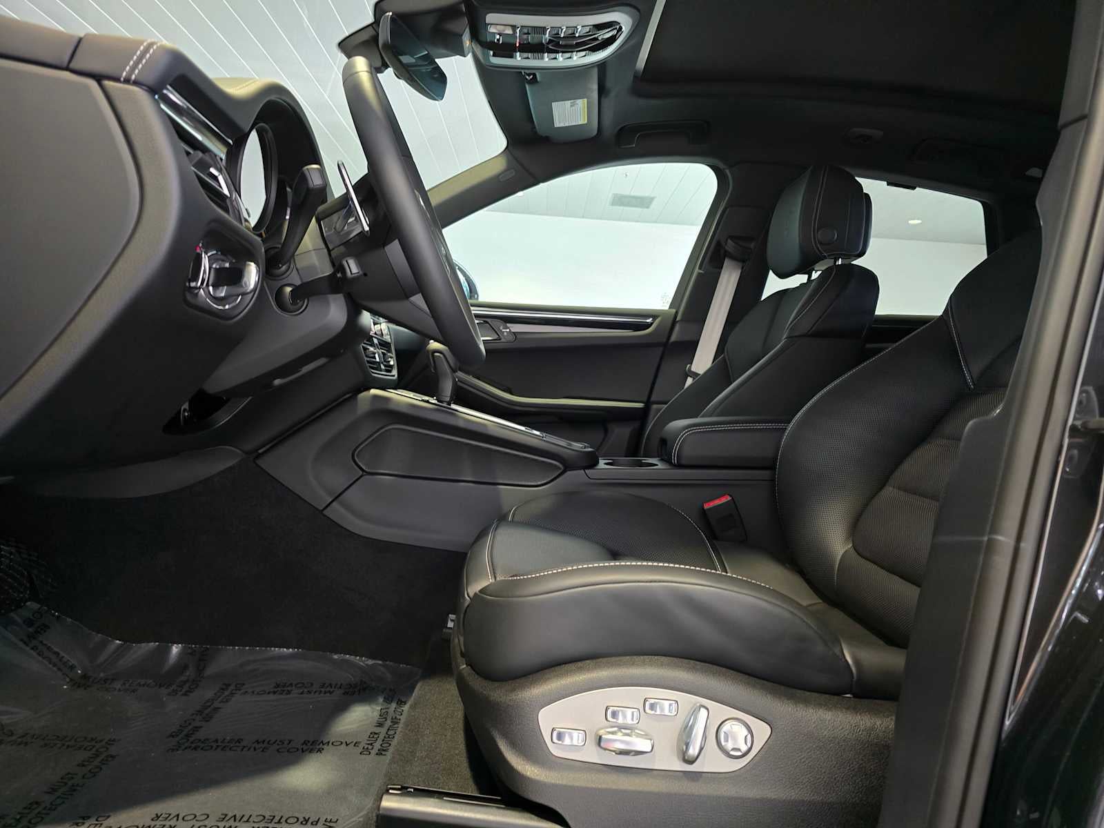 2025 Porsche Macan S