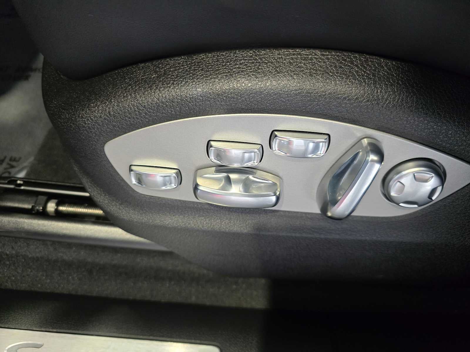 2025 Porsche Macan S