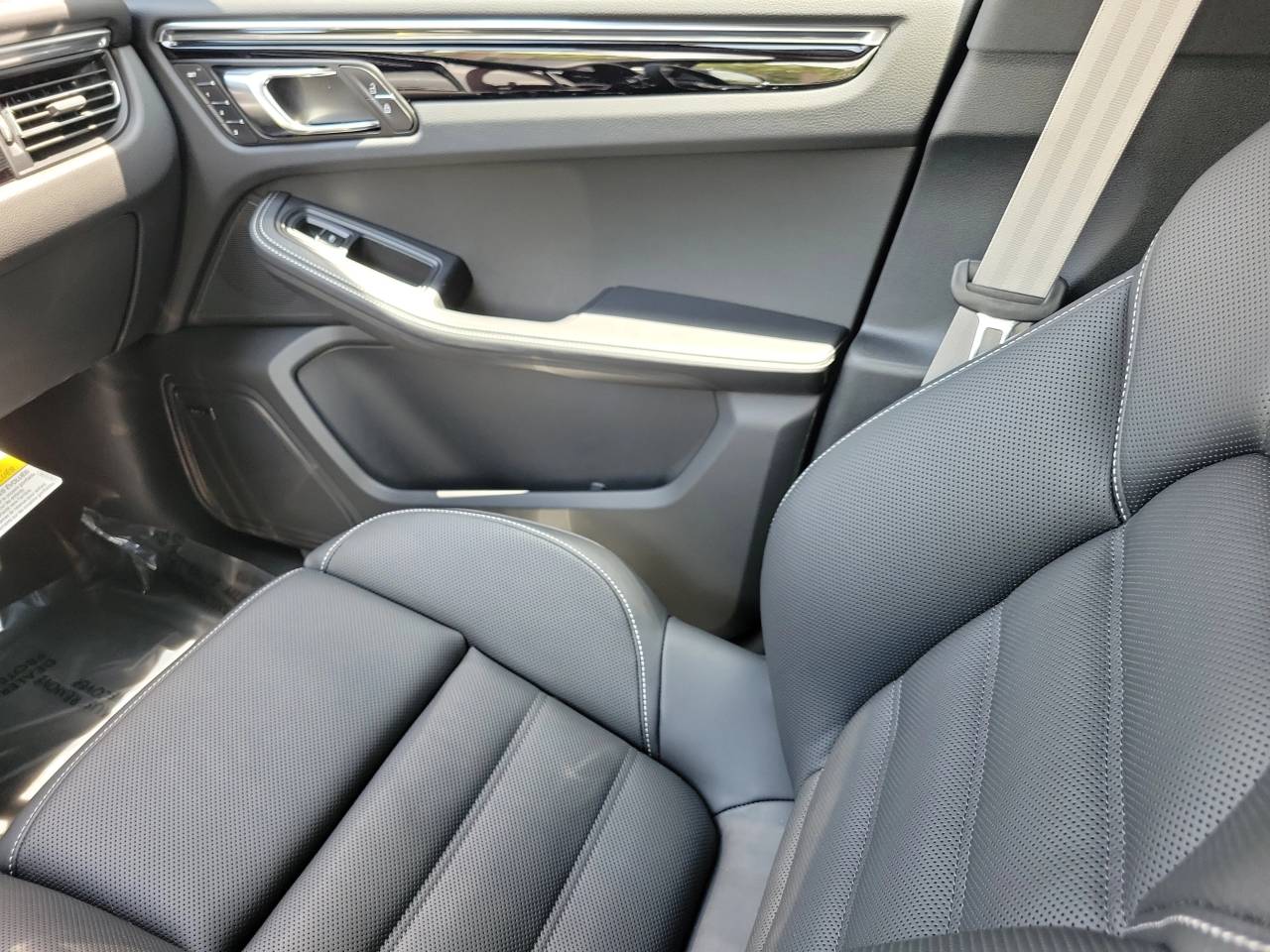 2025 Porsche Macan S