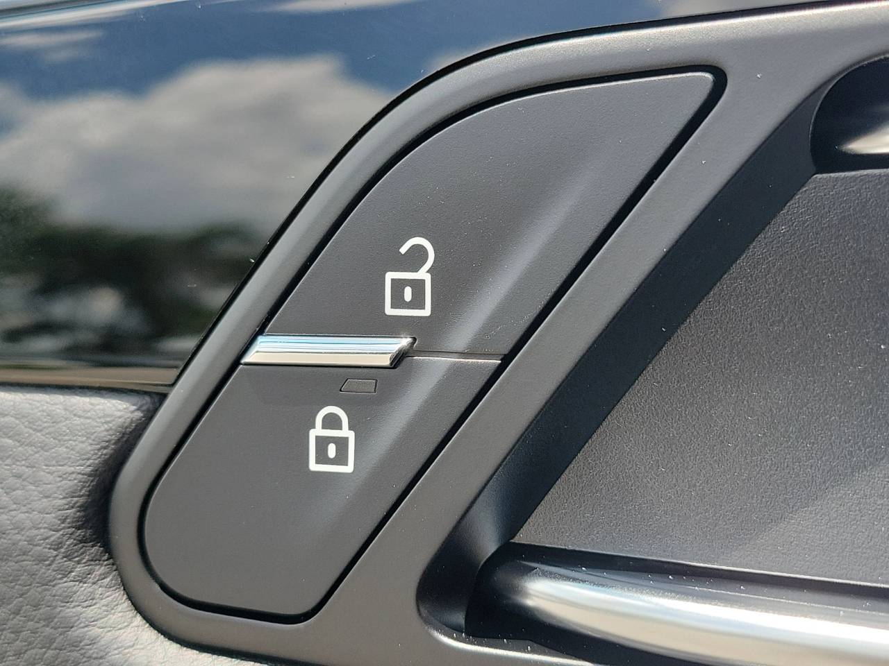 2025 Porsche Macan S