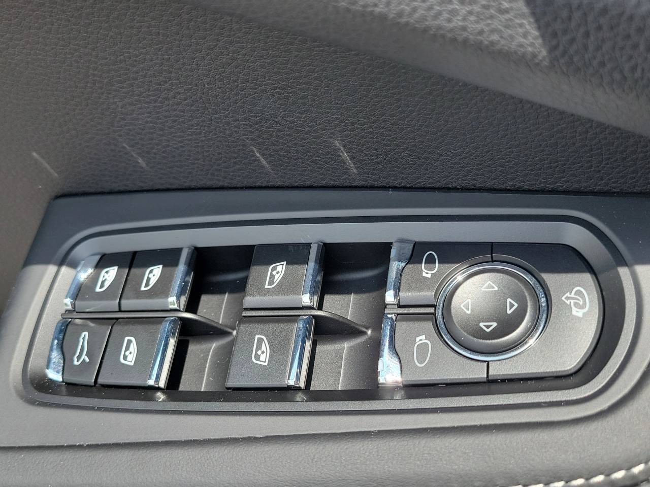 2025 Porsche Macan S