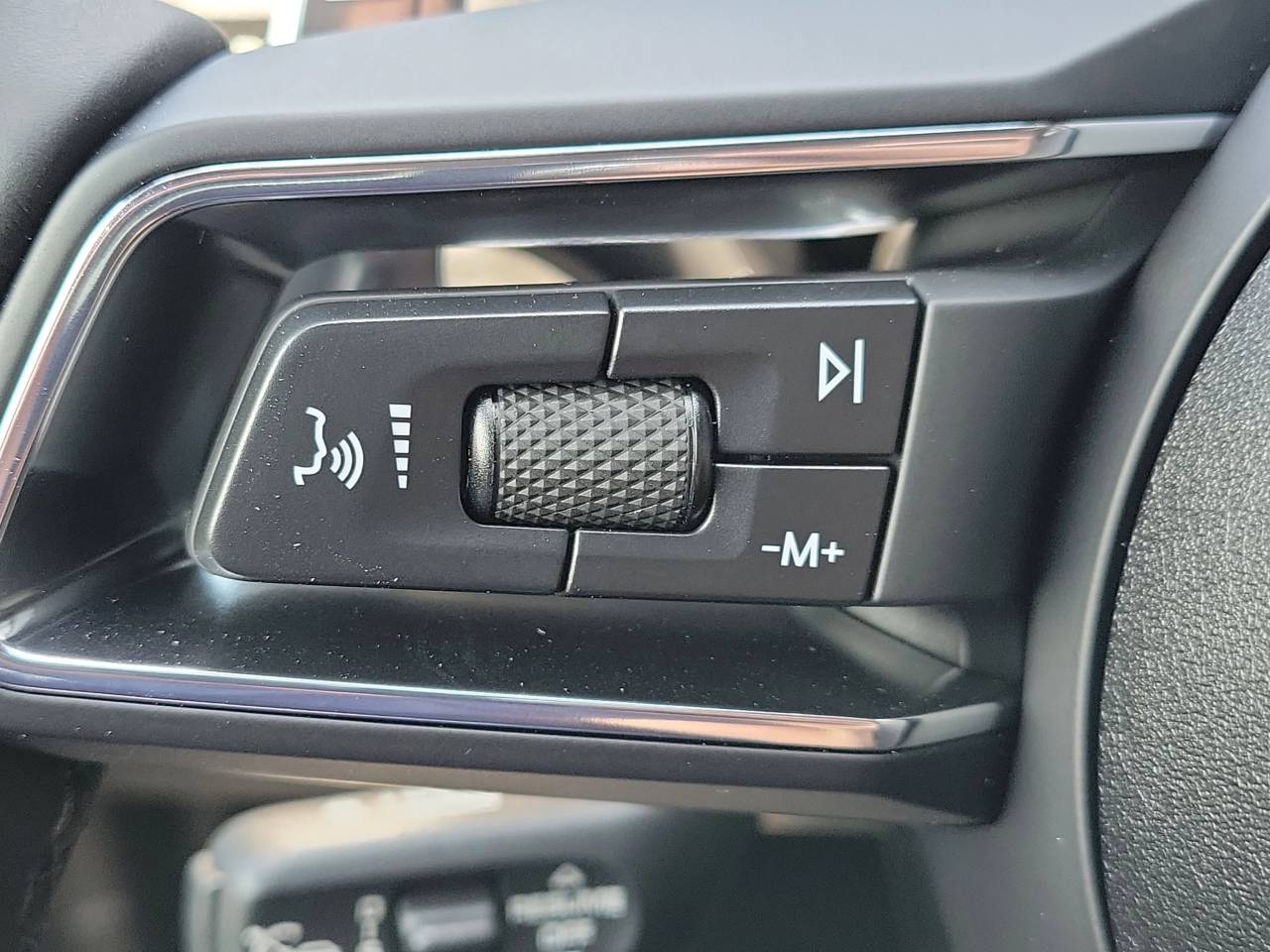 2025 Porsche Macan S