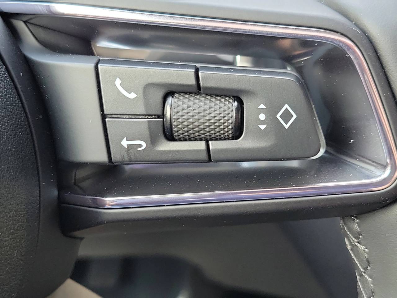 2025 Porsche Macan S