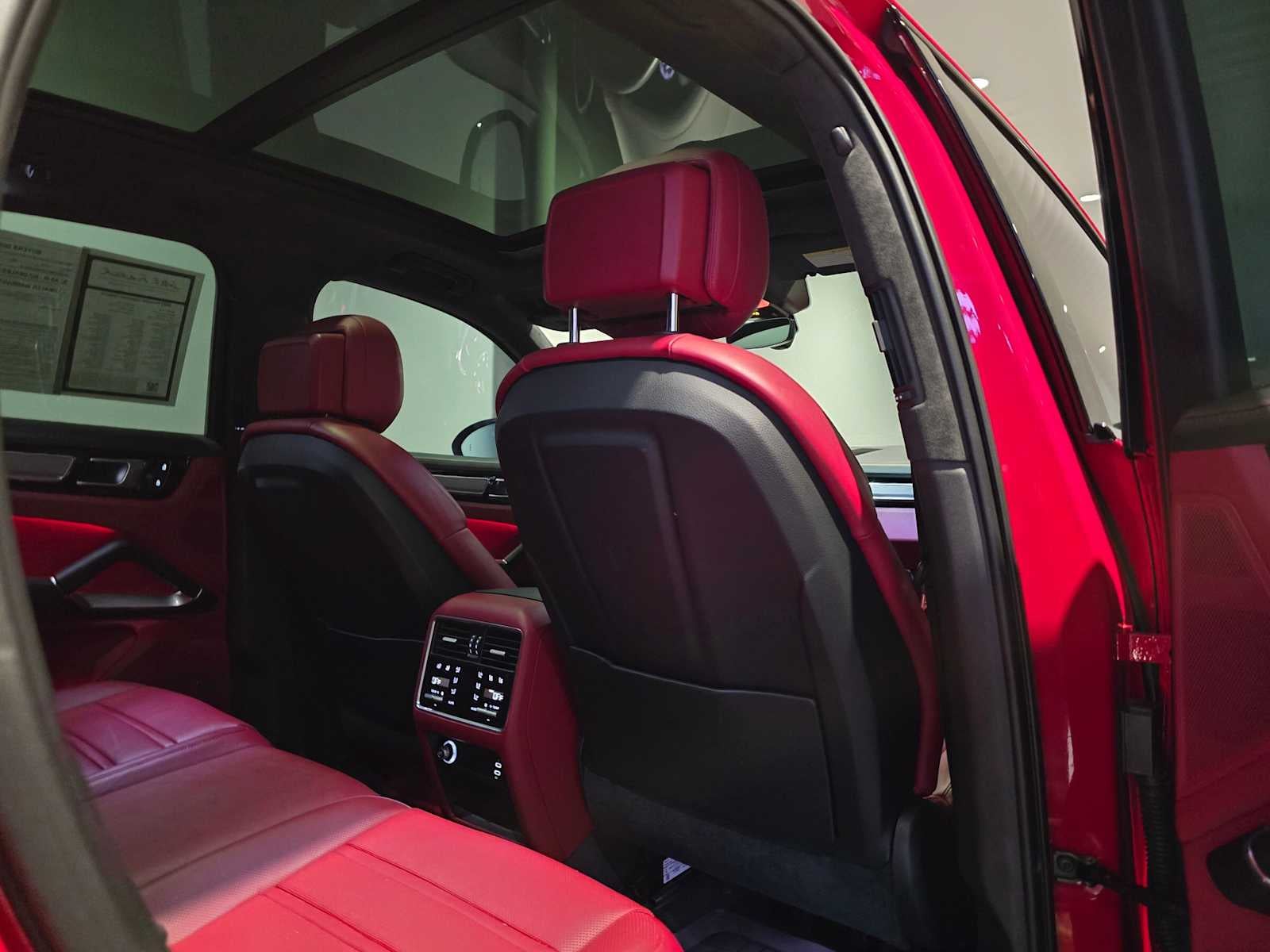 2023 Porsche Cayenne Turbo S E-Hybrid