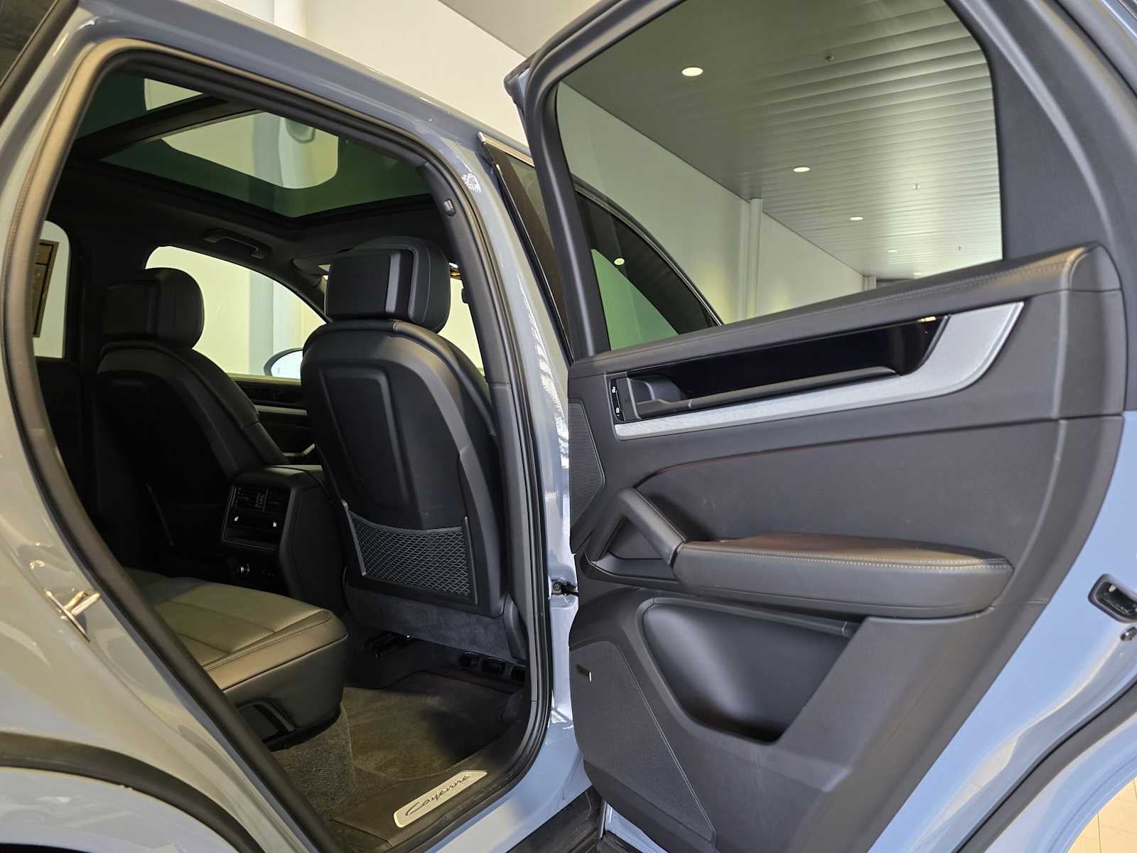 2024 Porsche Cayenne S