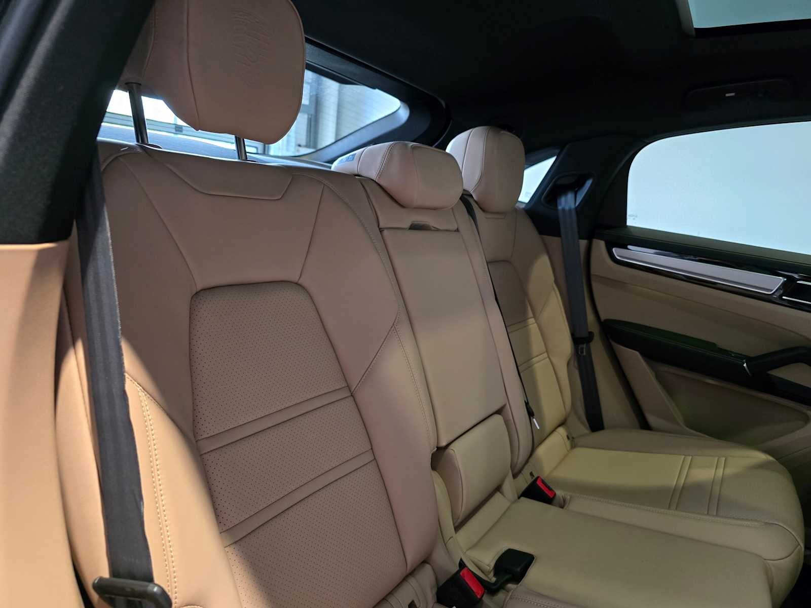 2023 Porsche Cayenne Platinum Edition Hybrid