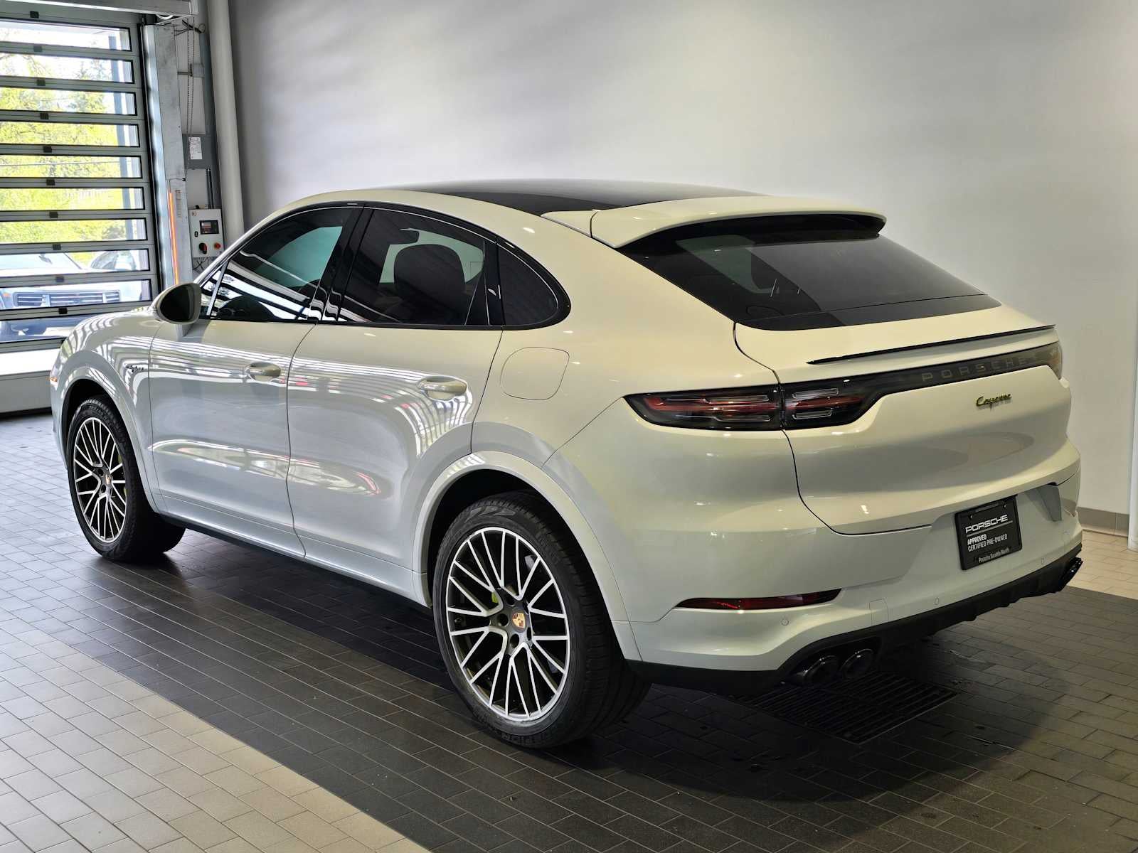 2023 Porsche Cayenne Platinum Edition Hybrid