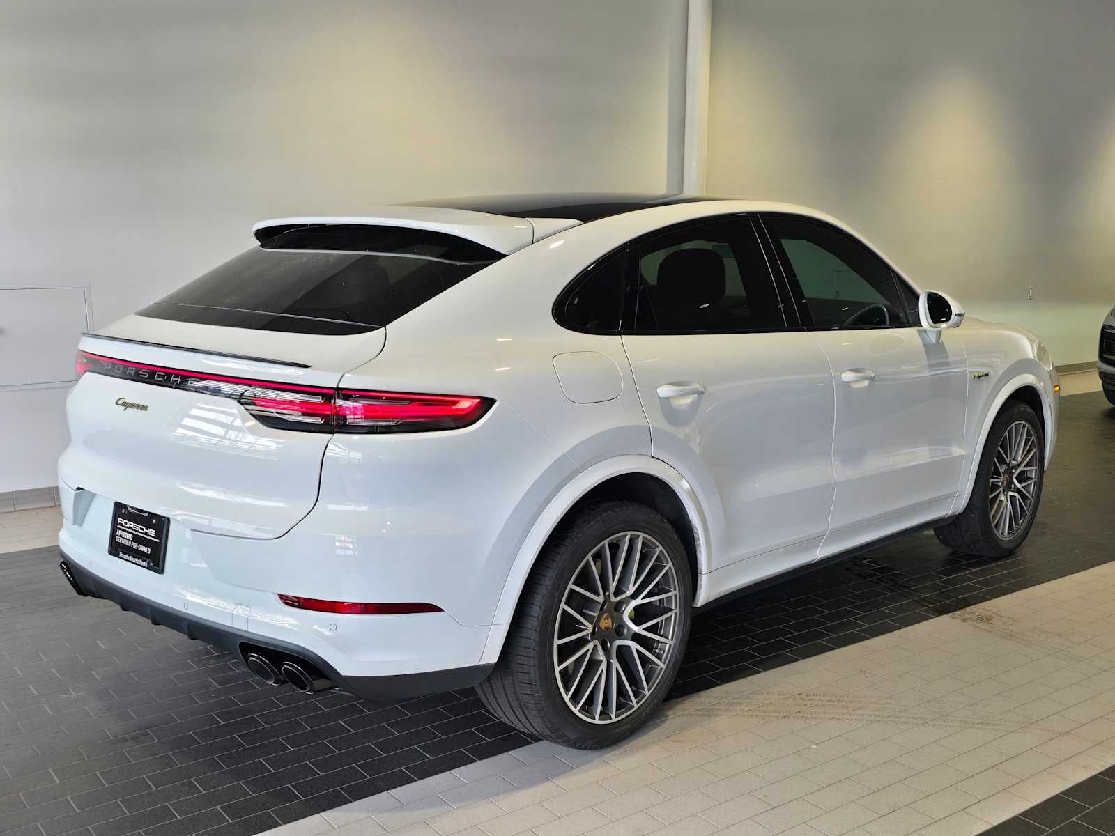 2023 Porsche Cayenne Platinum Edition Hybrid